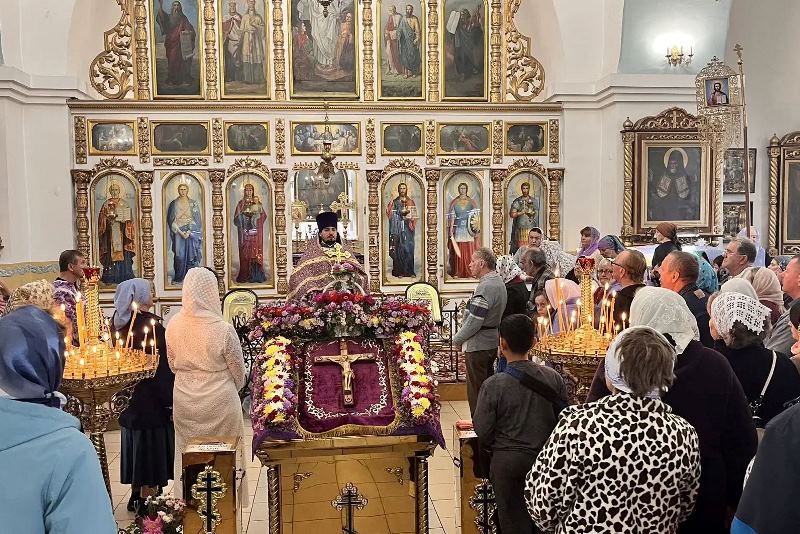  В Богучарском благочинии торжественно встретили праздник Воздвижения Креста Господня